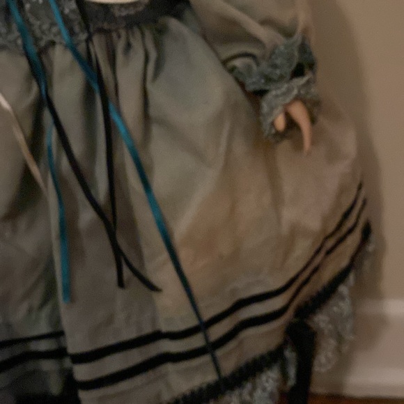 Delton product Corp. Fine collectibles. Two dolls. - Picture 4 of 8